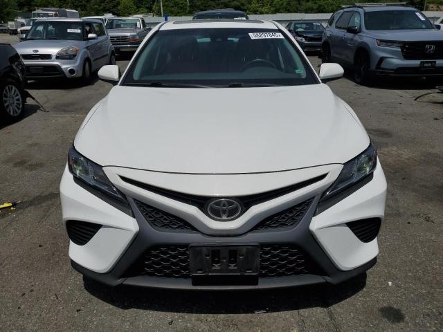  TOYOTA CAMRY 2018 Белы