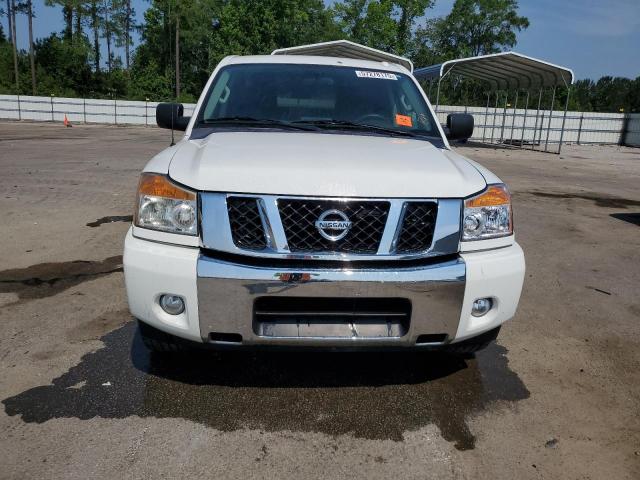  NISSAN TITAN 2015 Biały
