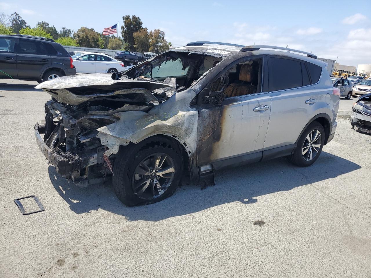 2017 Toyota Rav4 Xle за продажба в Martinez, CA - Burn - Engine
