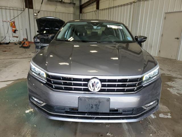  VOLKSWAGEN PASSAT 2017 Szary