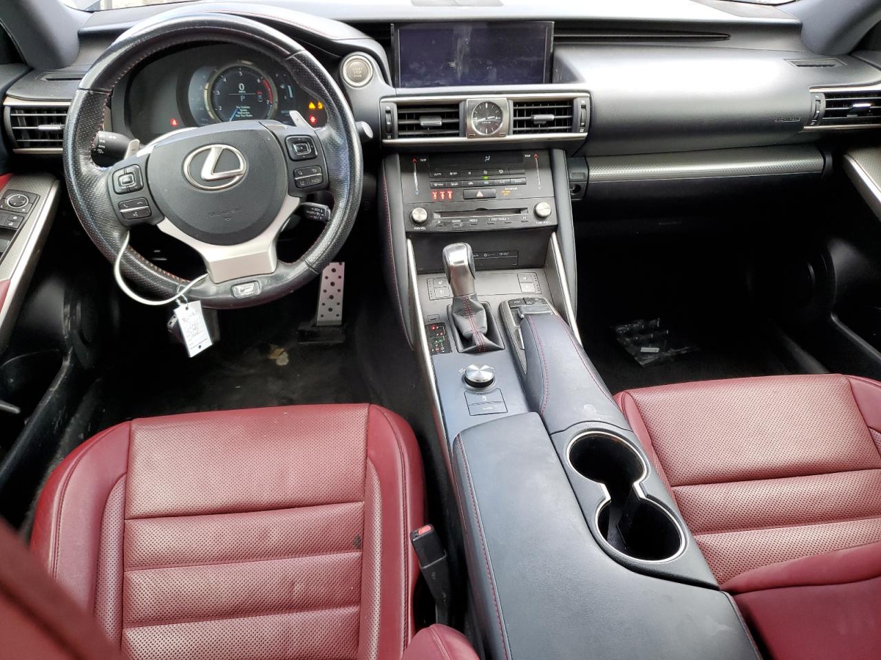 2017 Lexus IS - Image 8