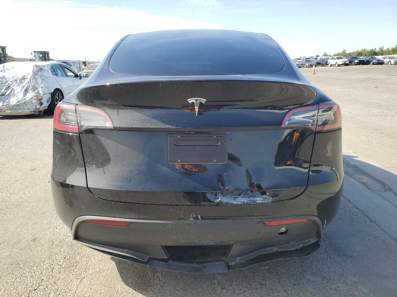 2024 Tesla Model Y VIN: 7SAYGDED0RF131495 Lot: 56849765