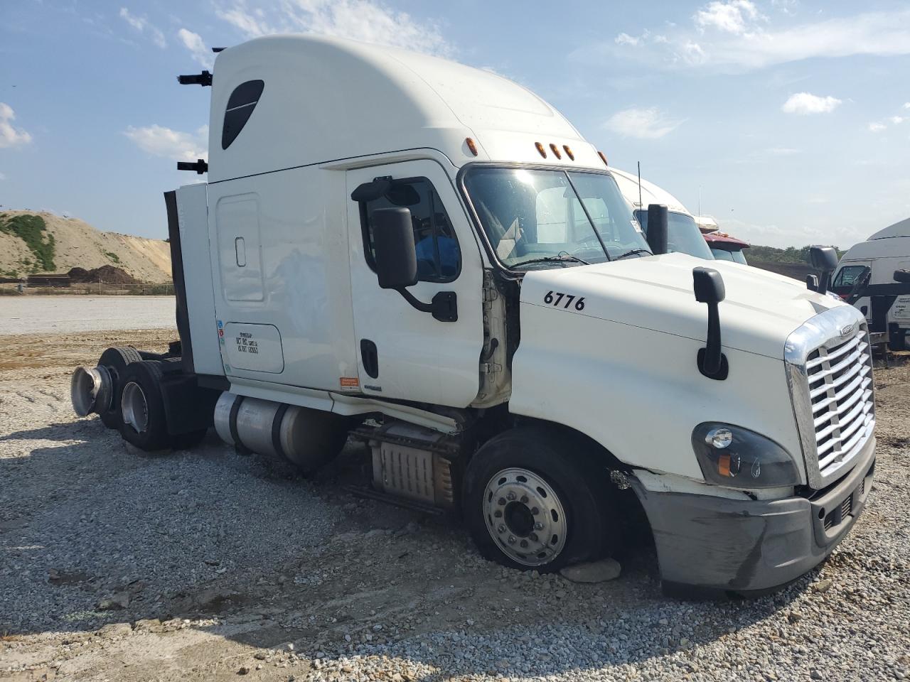 2016 Freightliner Cascadia 125 Semi Truck for Sale in Gainesville, GA - All Over