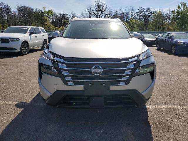  NISSAN ROGUE 2024 Srebrny