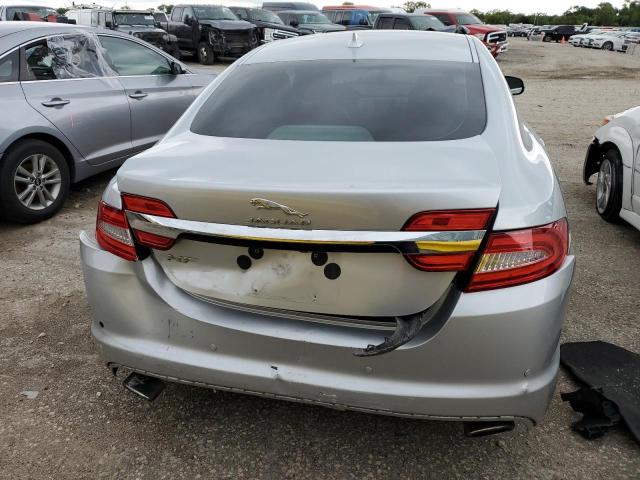 Седани JAGUAR XF 2015 Сріблястий