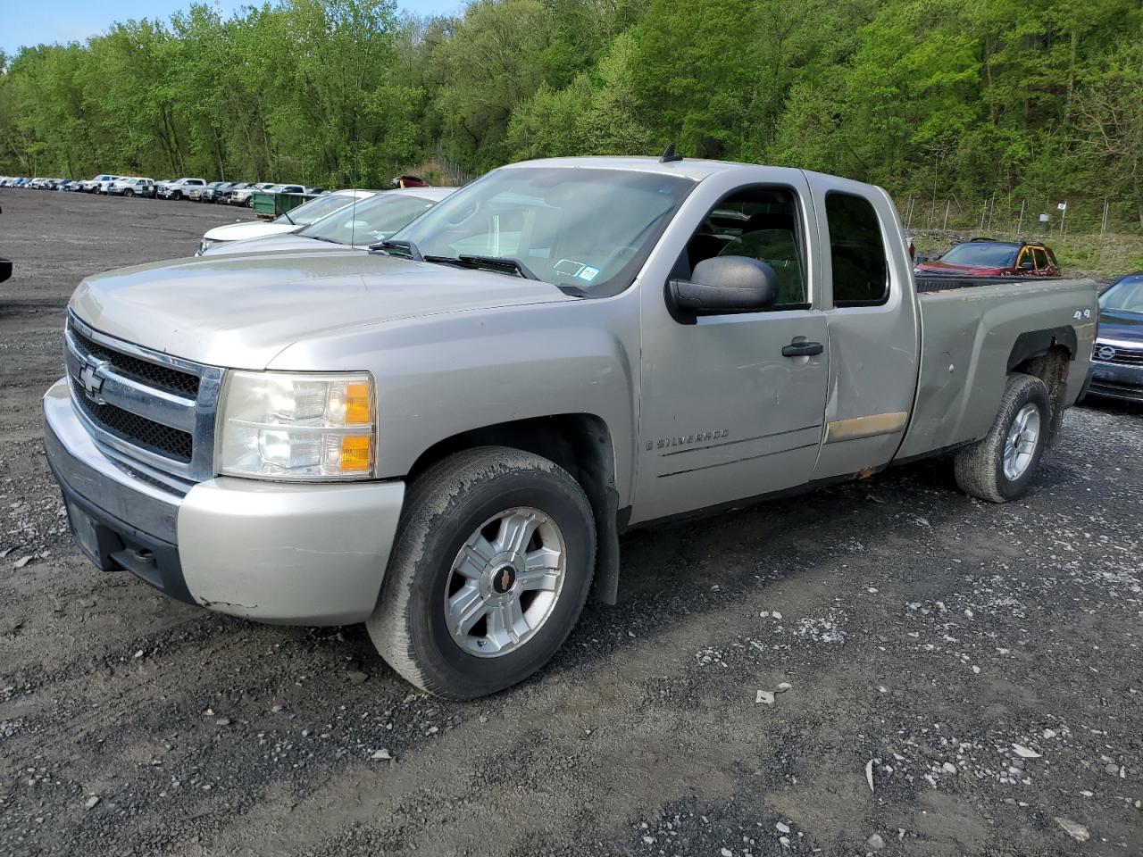 2007 Chevrolet Silverado K1500 for Sale in Marlboro, NY - Minor Dent/Scratches