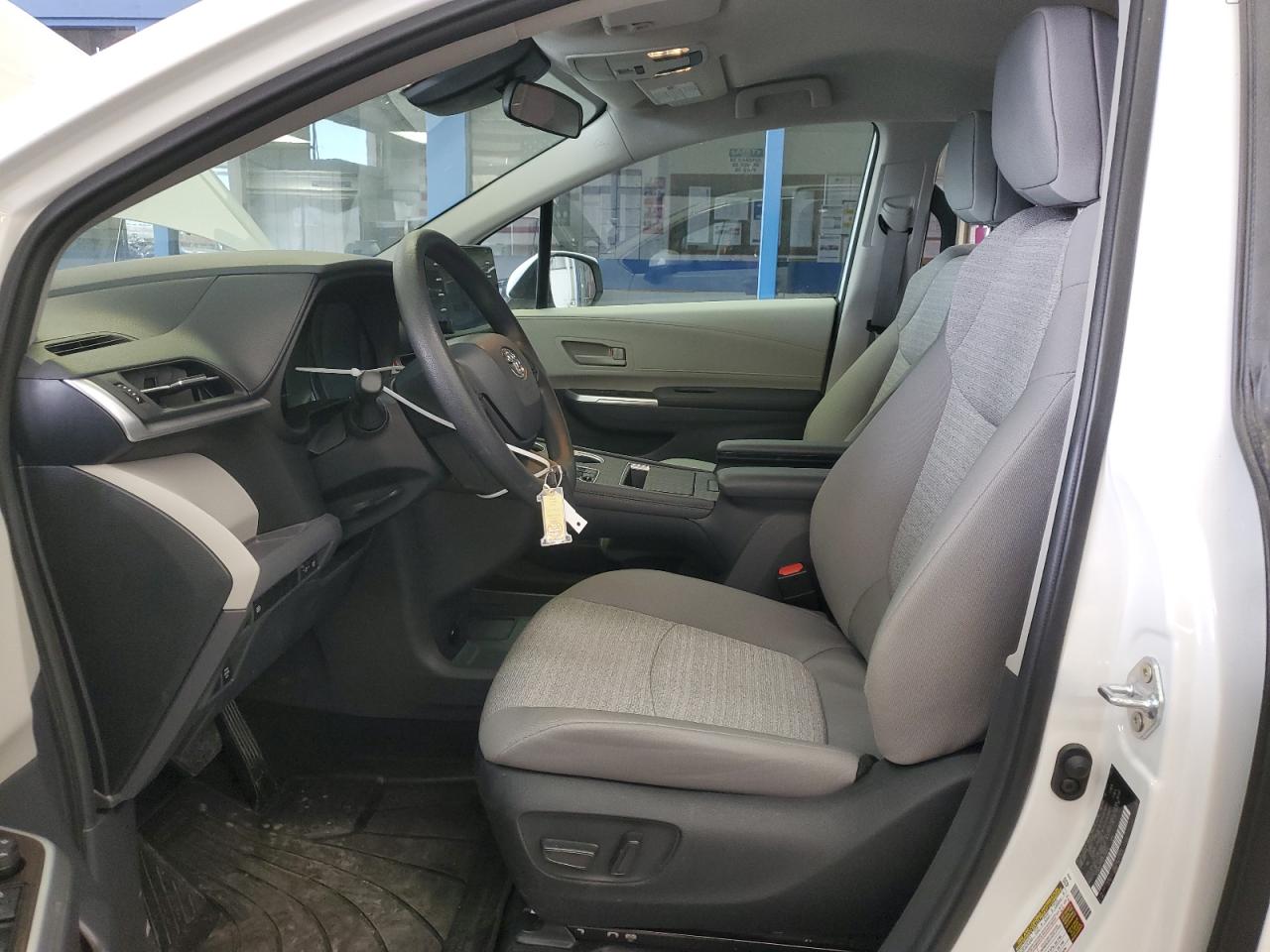 2024 Toyota Sienna Le VIN: 5TDKSKFC5RS123240 Lot: 57221015
