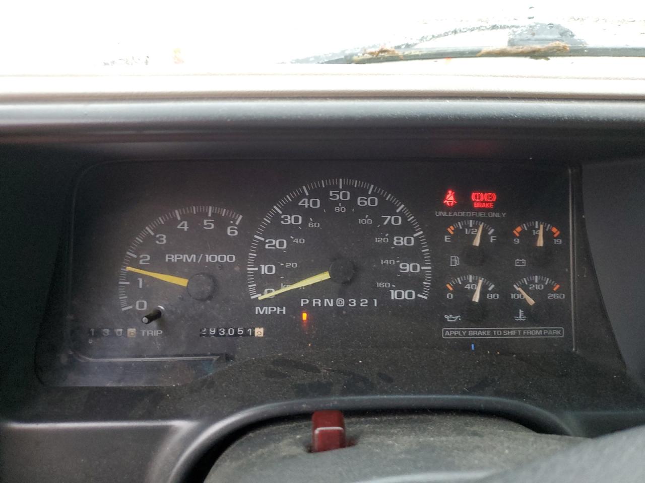 1997 Chevrolet Suburban C1500 VIN: 1GNEC16R9VJ383082 Lot: 55621515