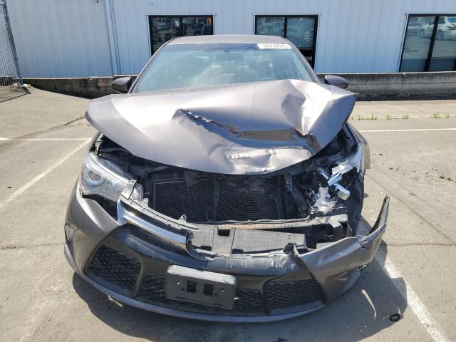 Седани TOYOTA CAMRY 2015 Сірий