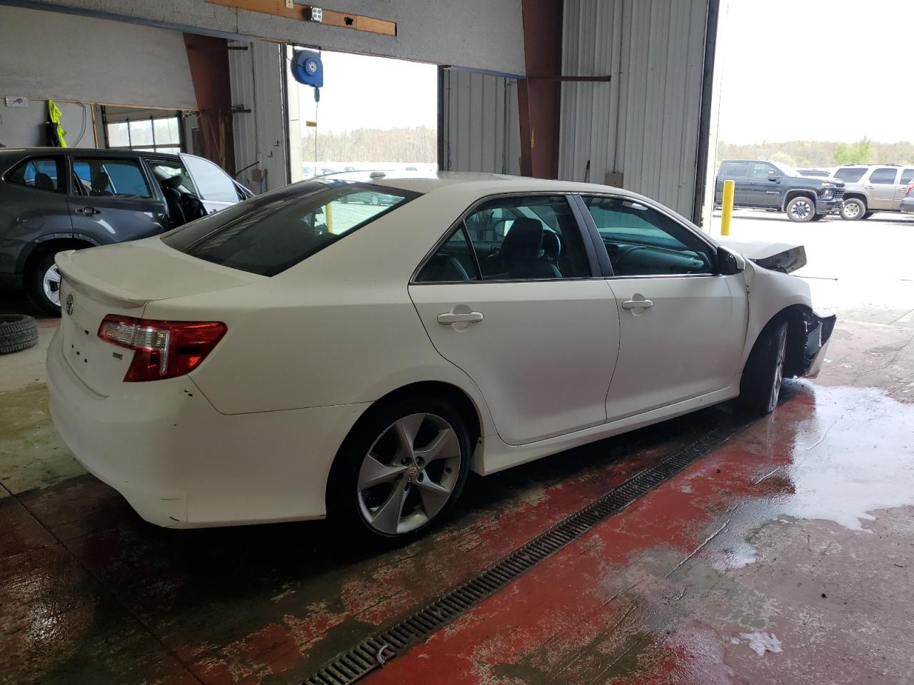 2014 Toyota Camry - Image 3