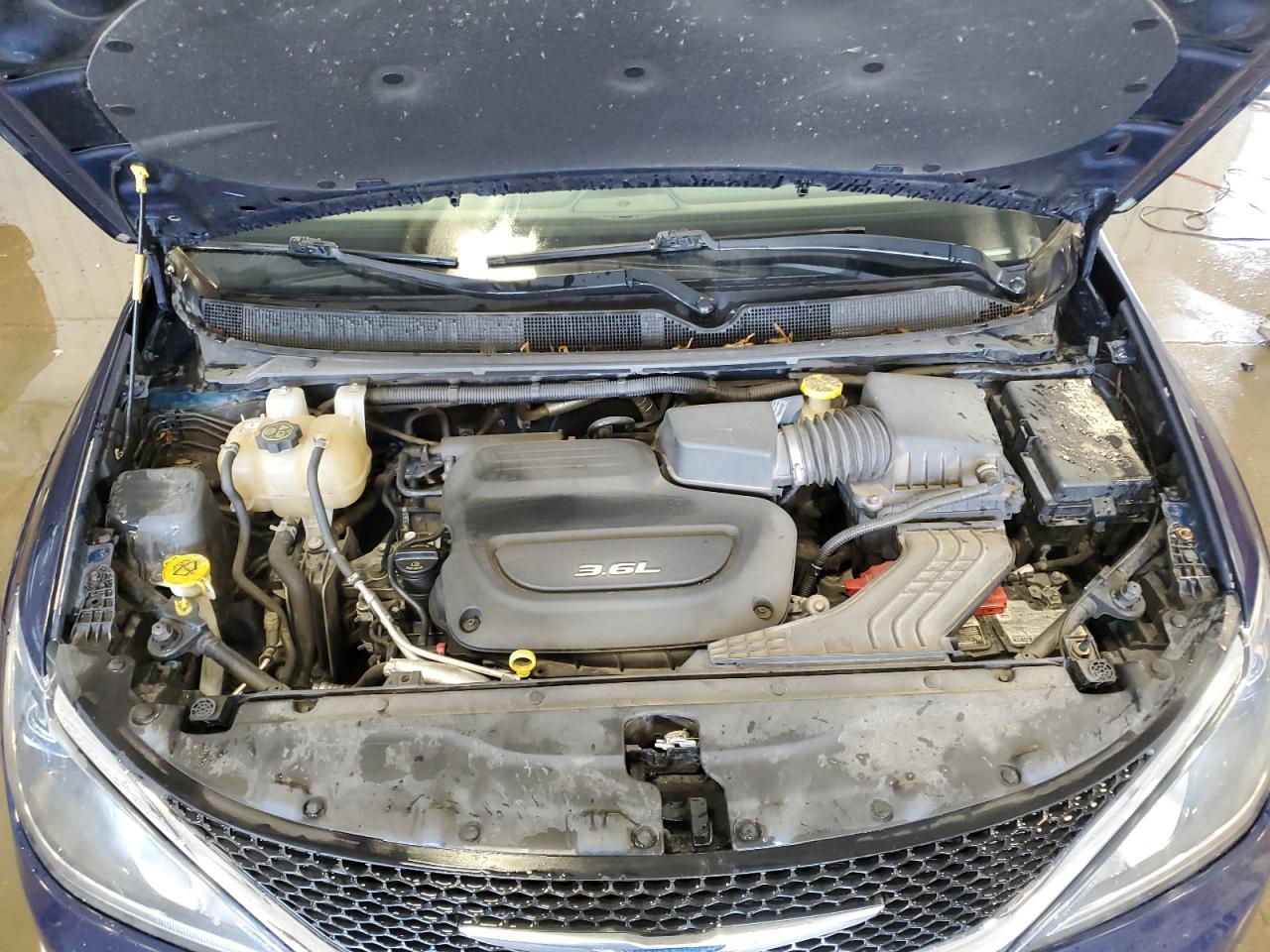 2018 Chrysler Pacifica Touring L VIN: 2C4RC1BG9JR170993 Lot: 56749955