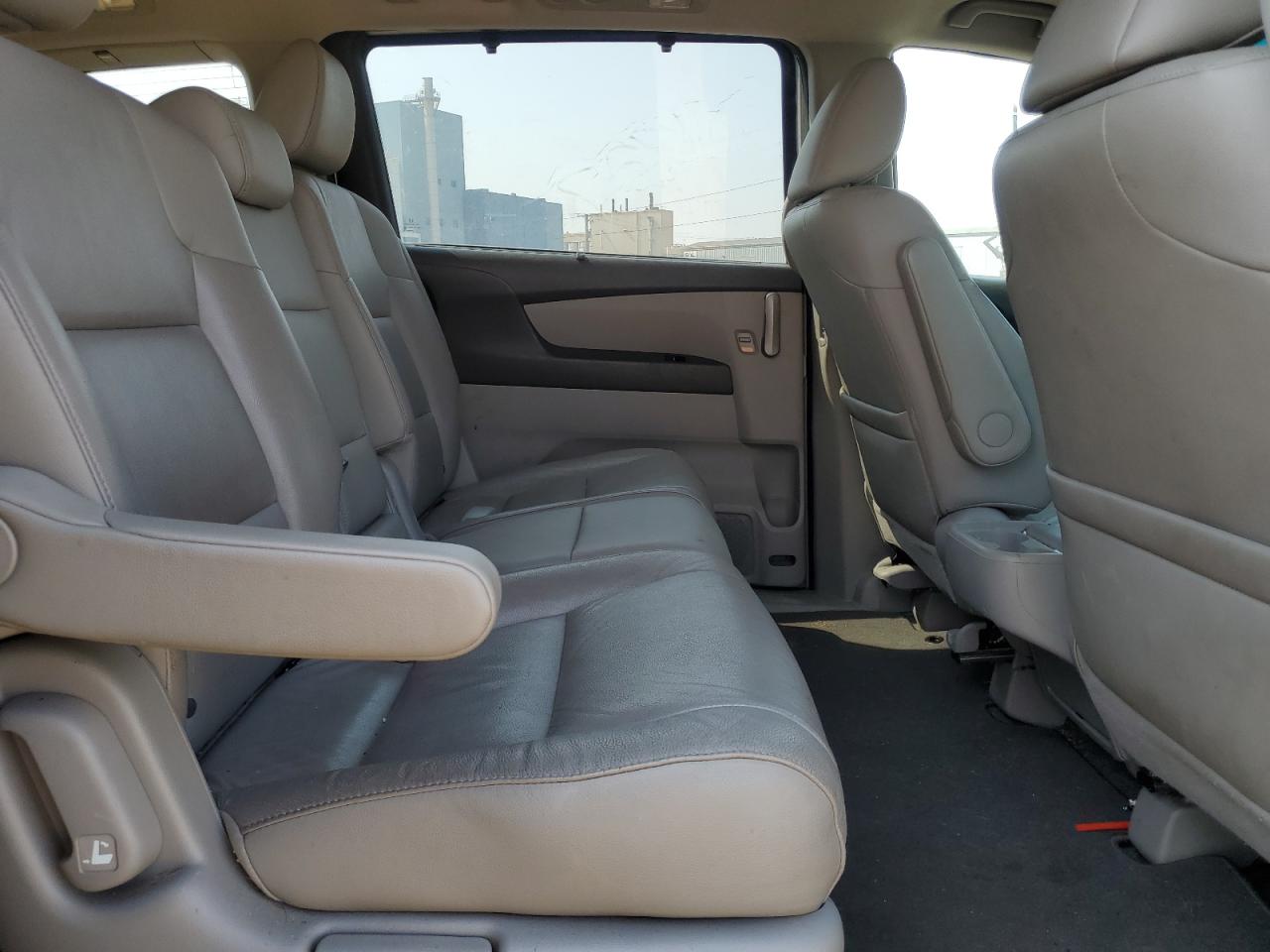 2012 Honda Odyssey - Image 11