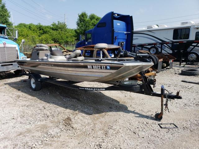 2000 Bass Boat