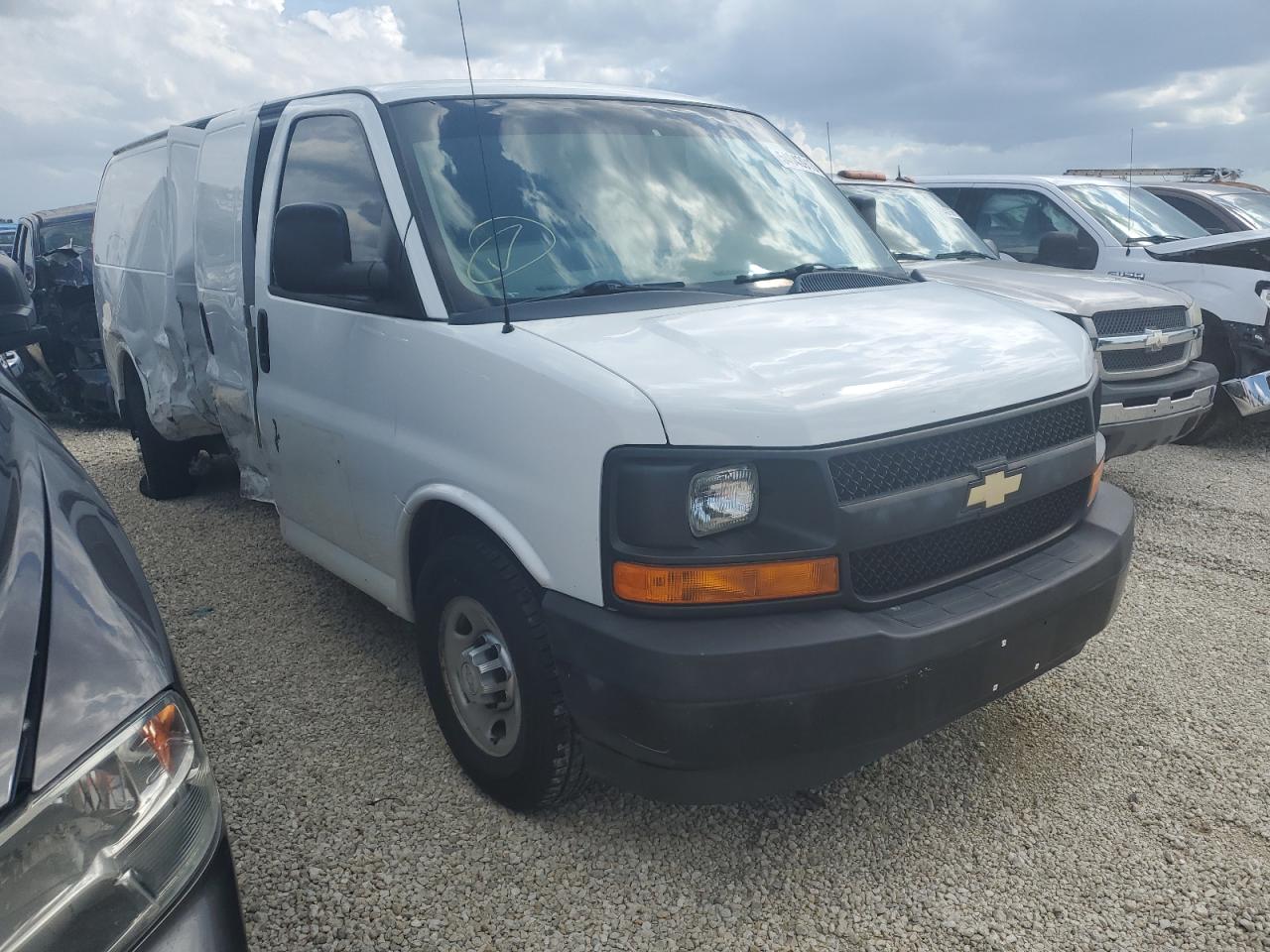2017 Chevrolet Express - Image 4