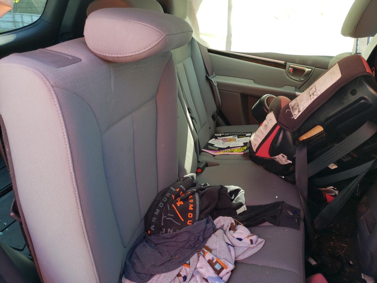 2012 Hyundai Santa Fe - Image 10