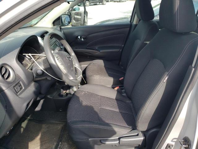  NISSAN VERSA 2018 Сріблястий