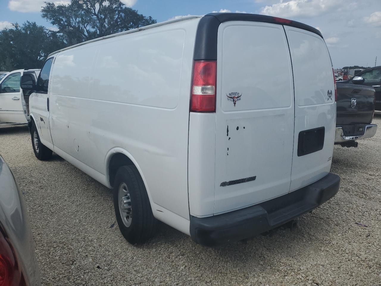 2017 Chevrolet Express - Image 2