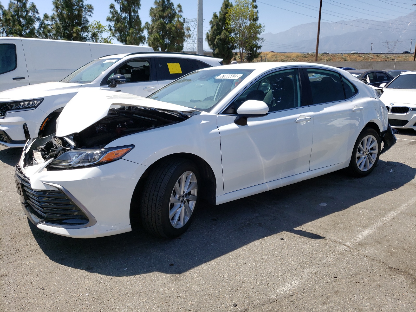 2022 Toyota Camry Le vin: 4T1C11AK4NU651952