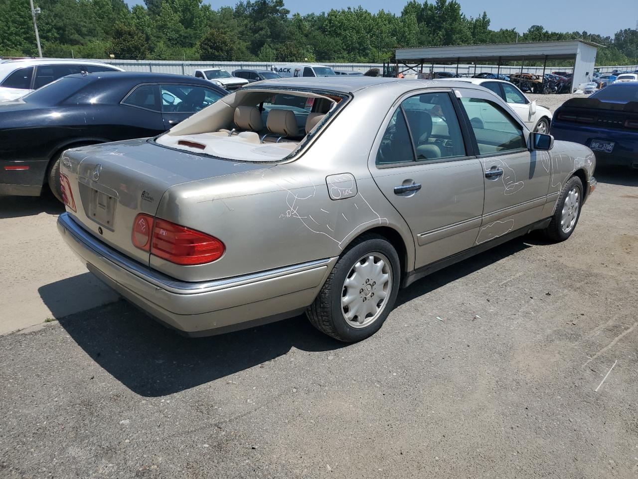 WDBJF65H2XA796208 1999 Mercedes-Benz E 320