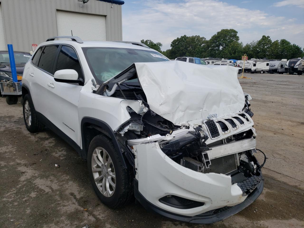 2019 Jeep Cherokee Latitude VIN: 1C4PJLCBXKD222048 Lot: 57117303