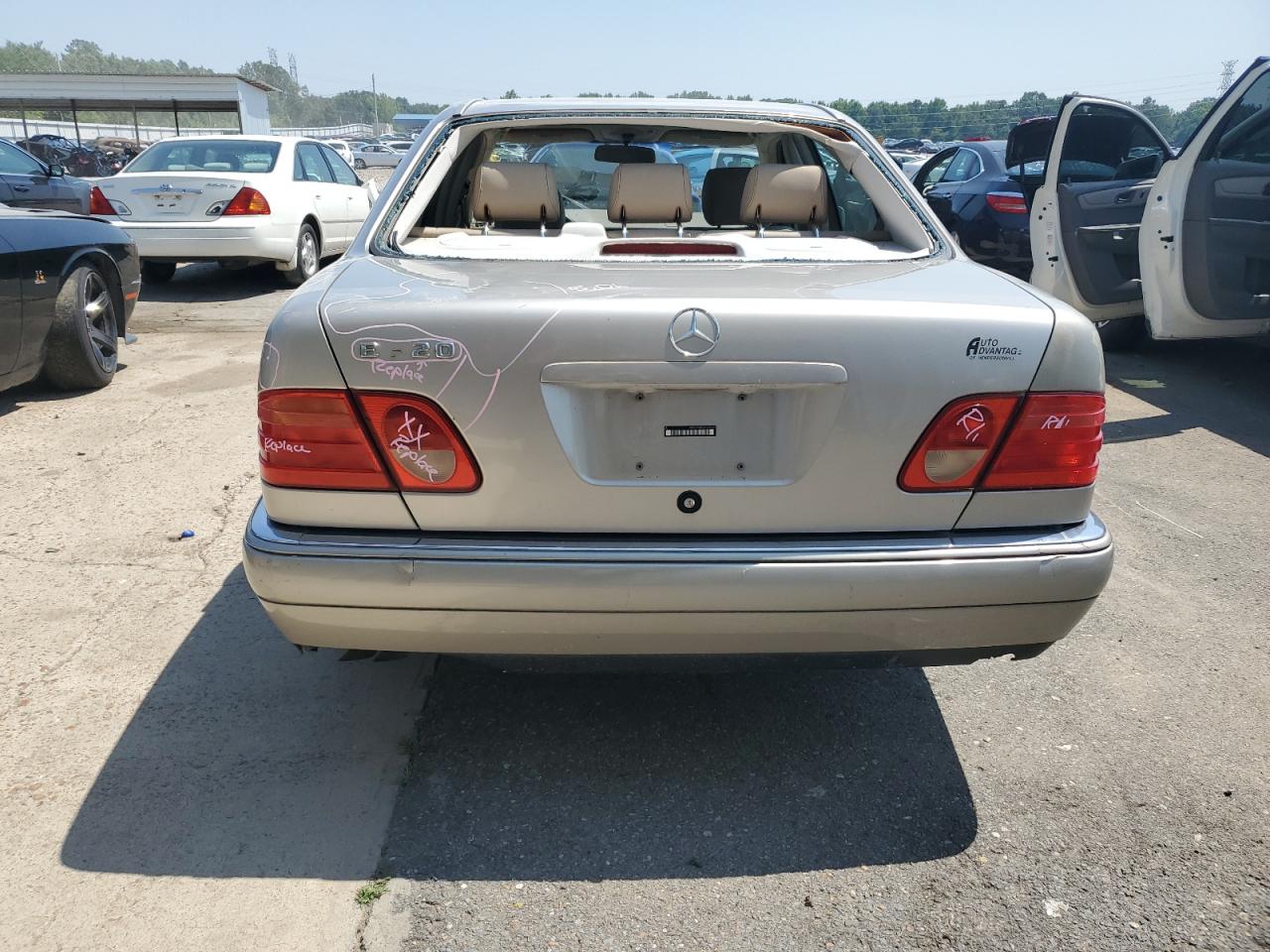 WDBJF65H2XA796208 1999 Mercedes-Benz E 320