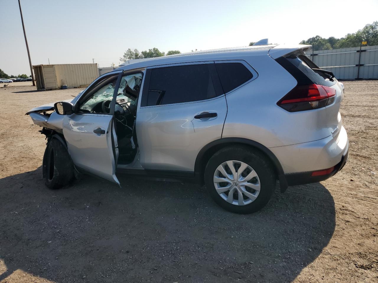 2020 Nissan Rogue - Image 2