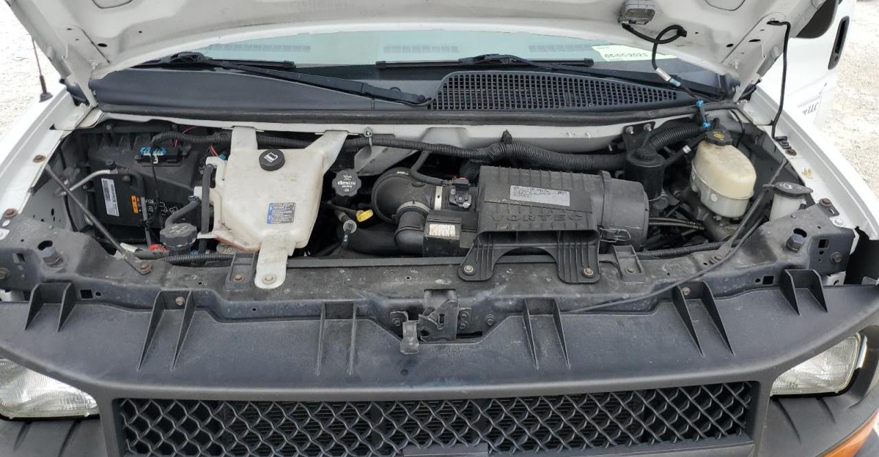 2017 Chevrolet Express - Image 12