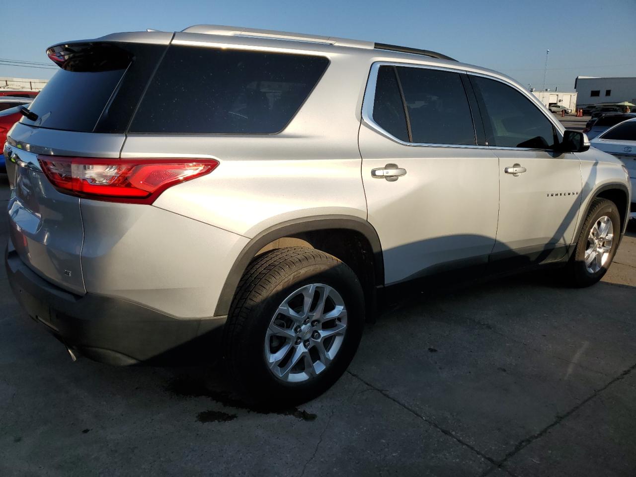 VIN 1GNERGKW6JJ178942 2018 CHEVROLET TRAVERSE no.3