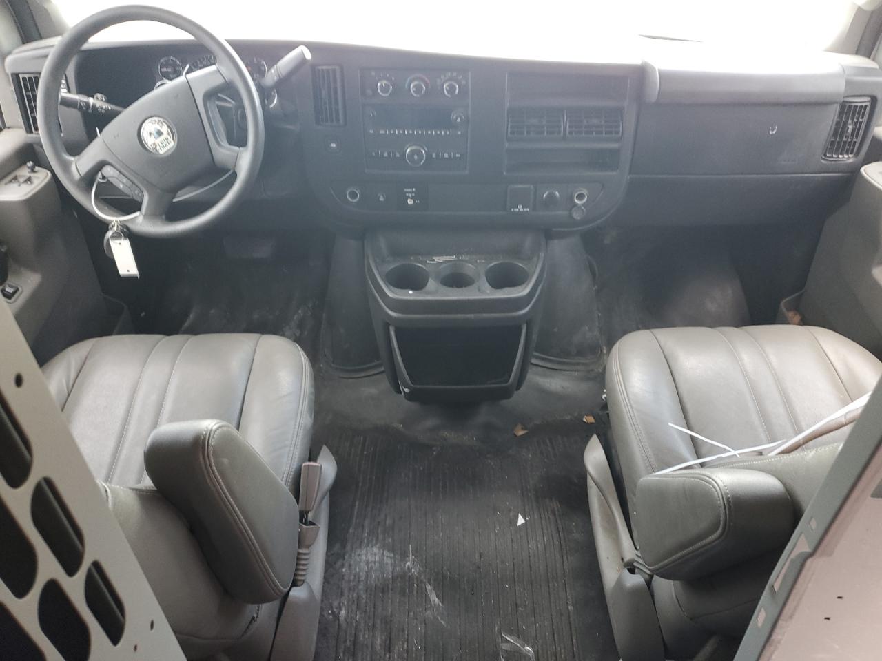 2017 Chevrolet Express - Image 8