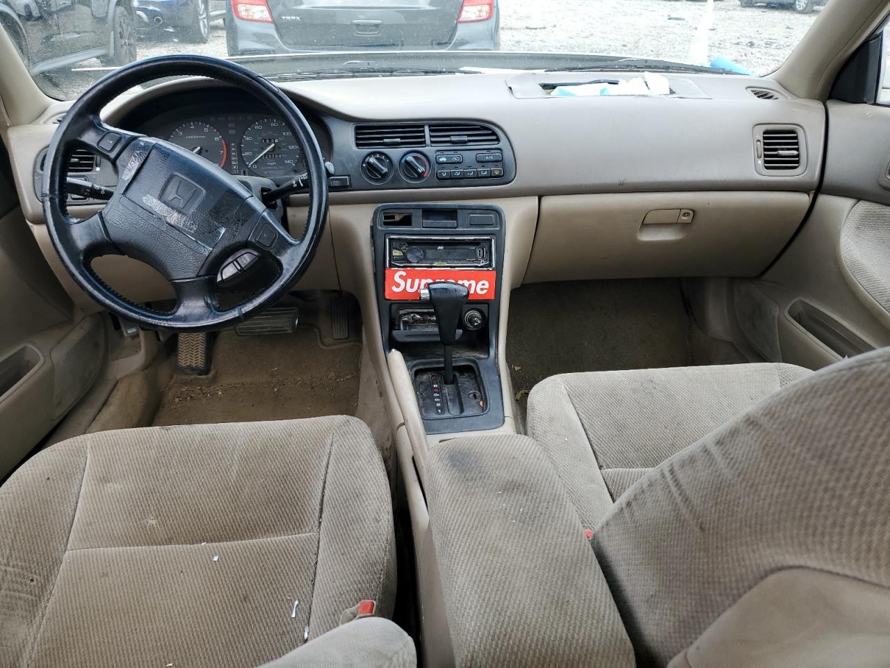 1HGCD560XVA268207 1997 Honda Accord Se