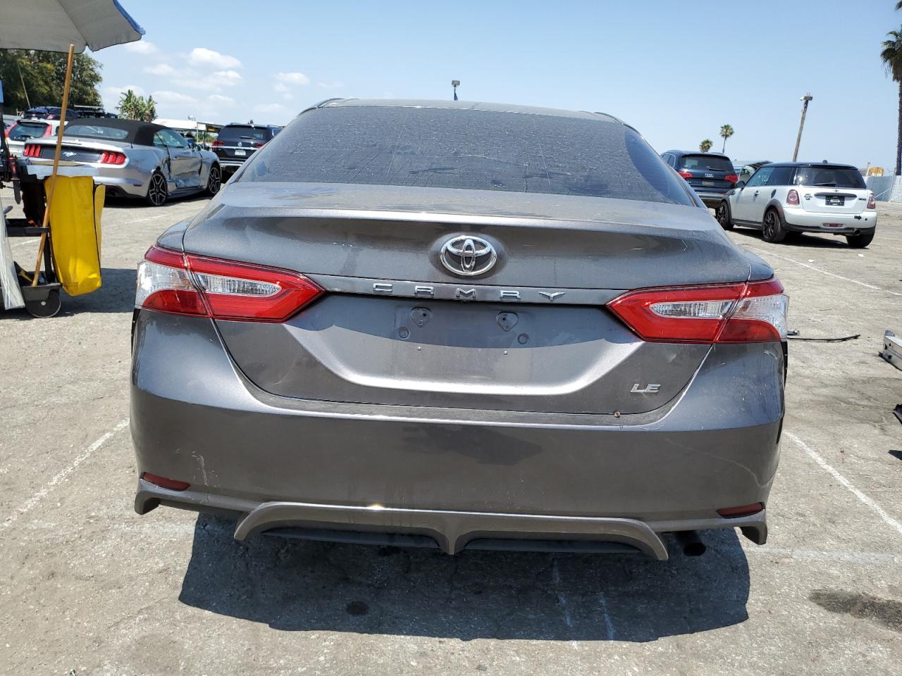 4T1B11HK0JU518553 2018 Toyota Camry L