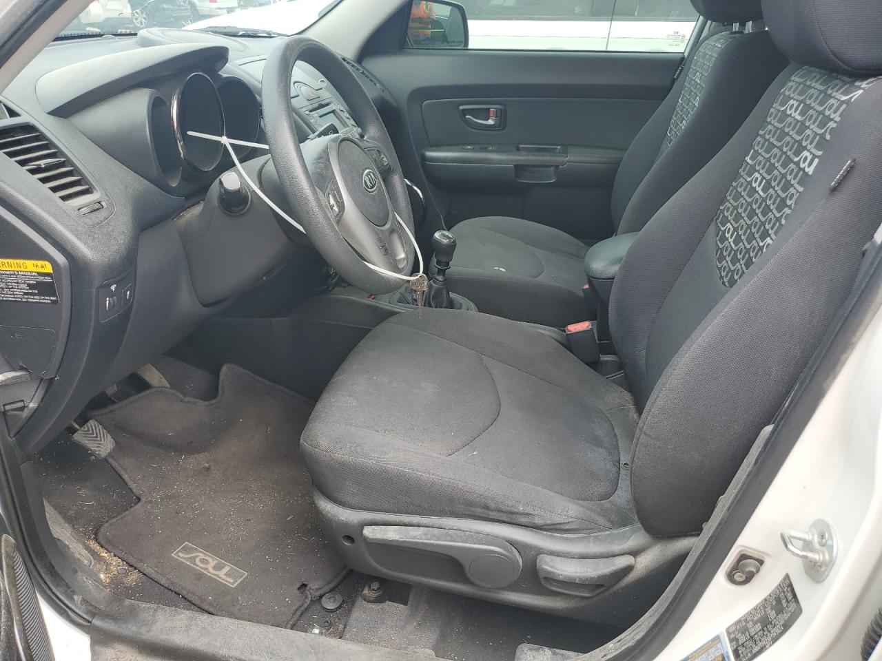 2011 Kia Soul + VIN: KNDJT2A25B7345624 Lot: 47672404