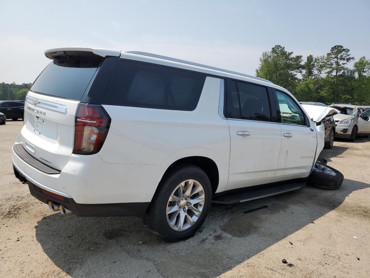 2023 Chevrolet Suburban - Image 3