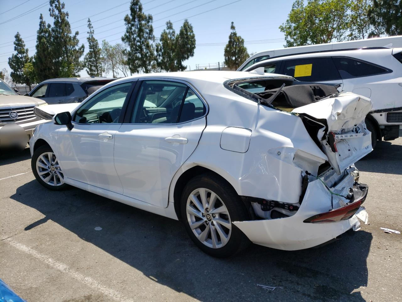 2022 Toyota Camry Le vin: 4T1C11AK4NU651952