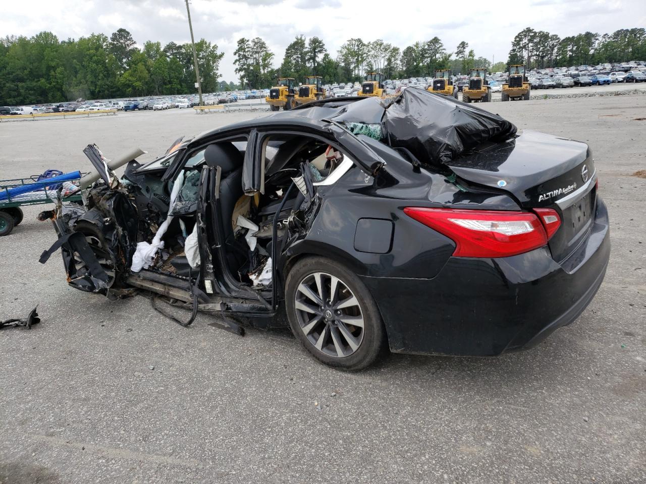 2016 Nissan Altima - Image 2