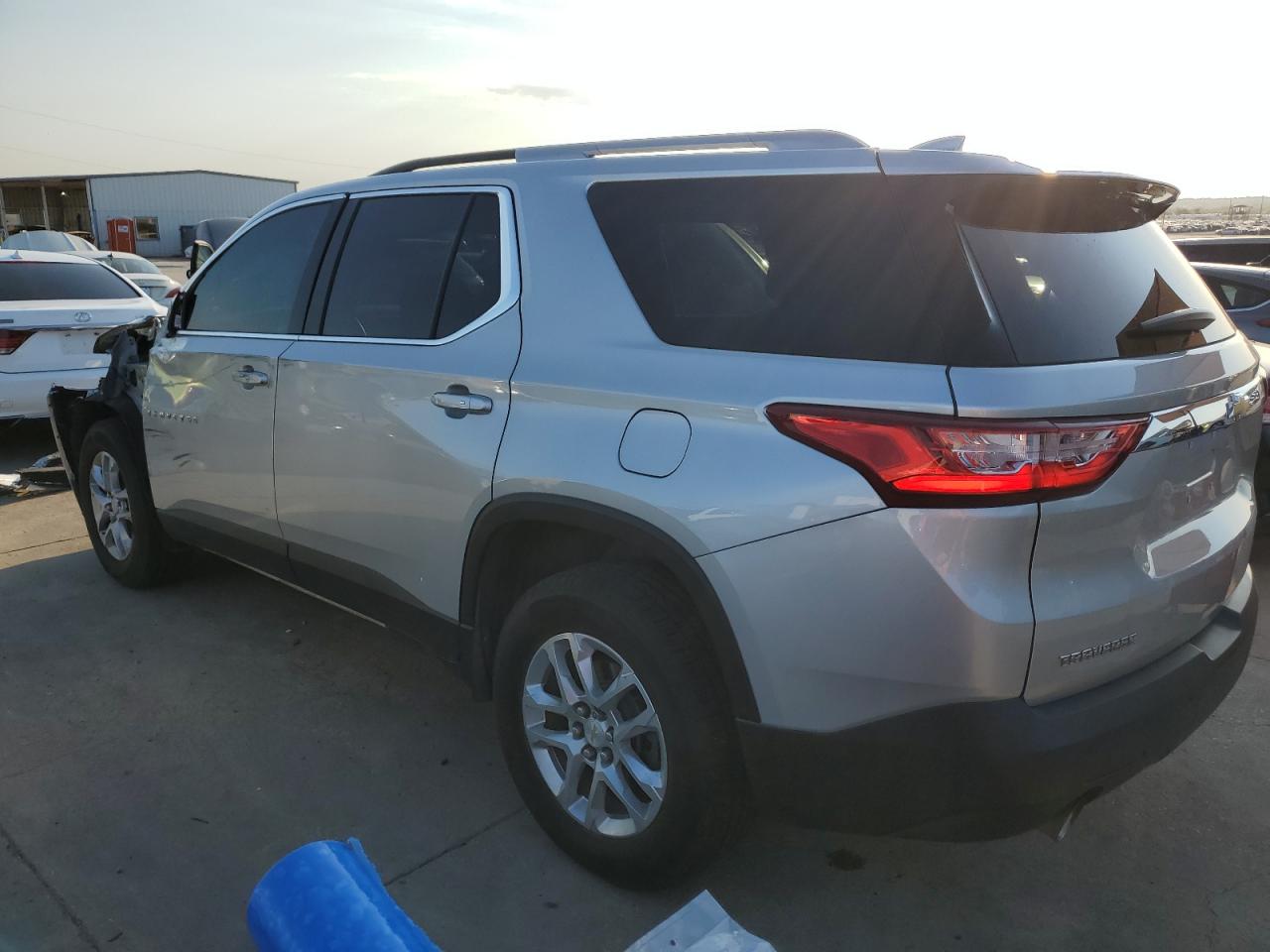 VIN 1GNERGKW6JJ178942 2018 CHEVROLET TRAVERSE no.2