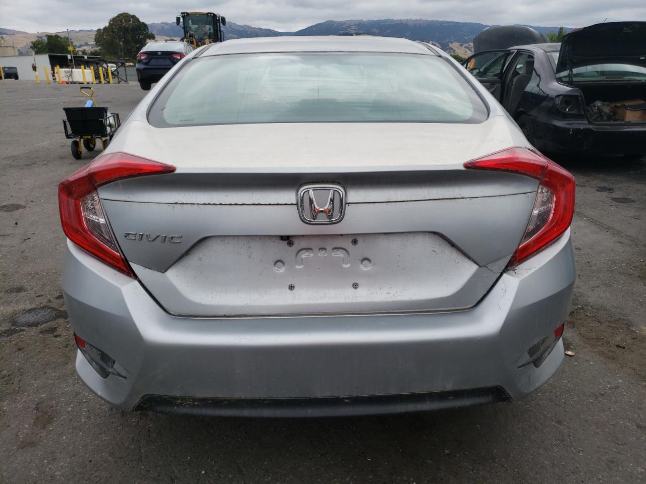 19XFC2F5XHE230308 2017 Honda Civic Lx