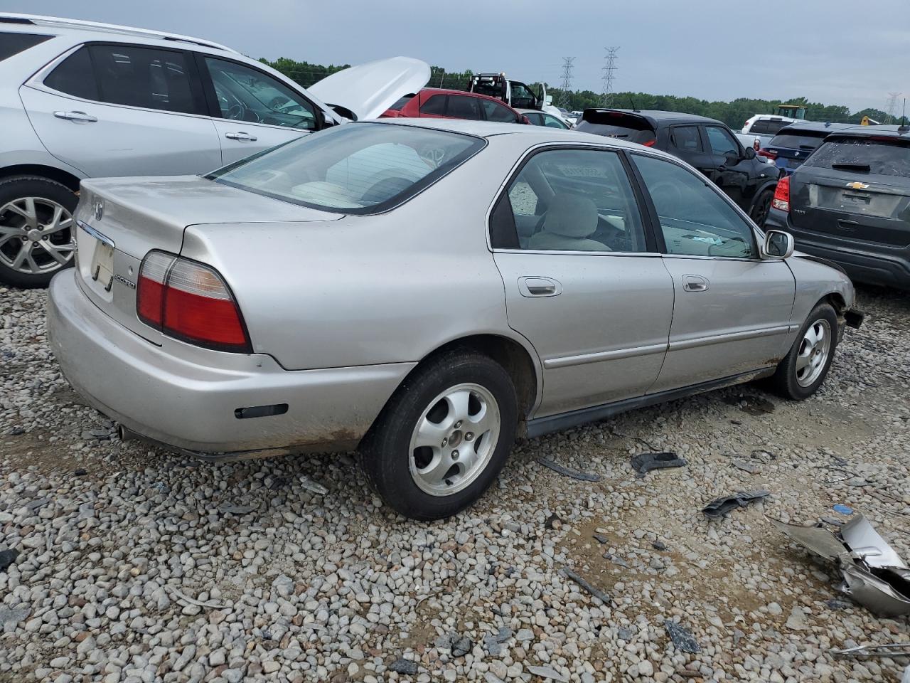 1HGCD560XVA268207 1997 Honda Accord Se