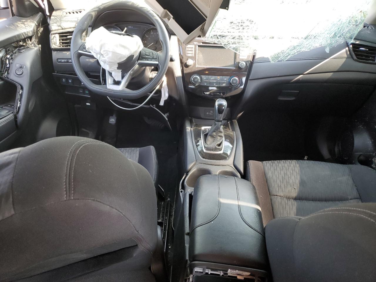 2020 Nissan Rogue - Image 8