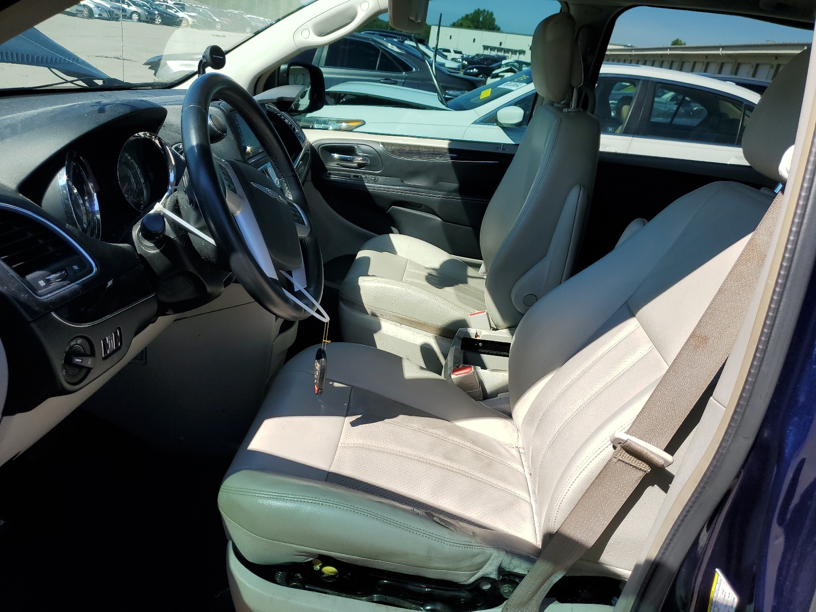 2C4RC1BG2CR300695 2012 Chrysler Town & Country Touring