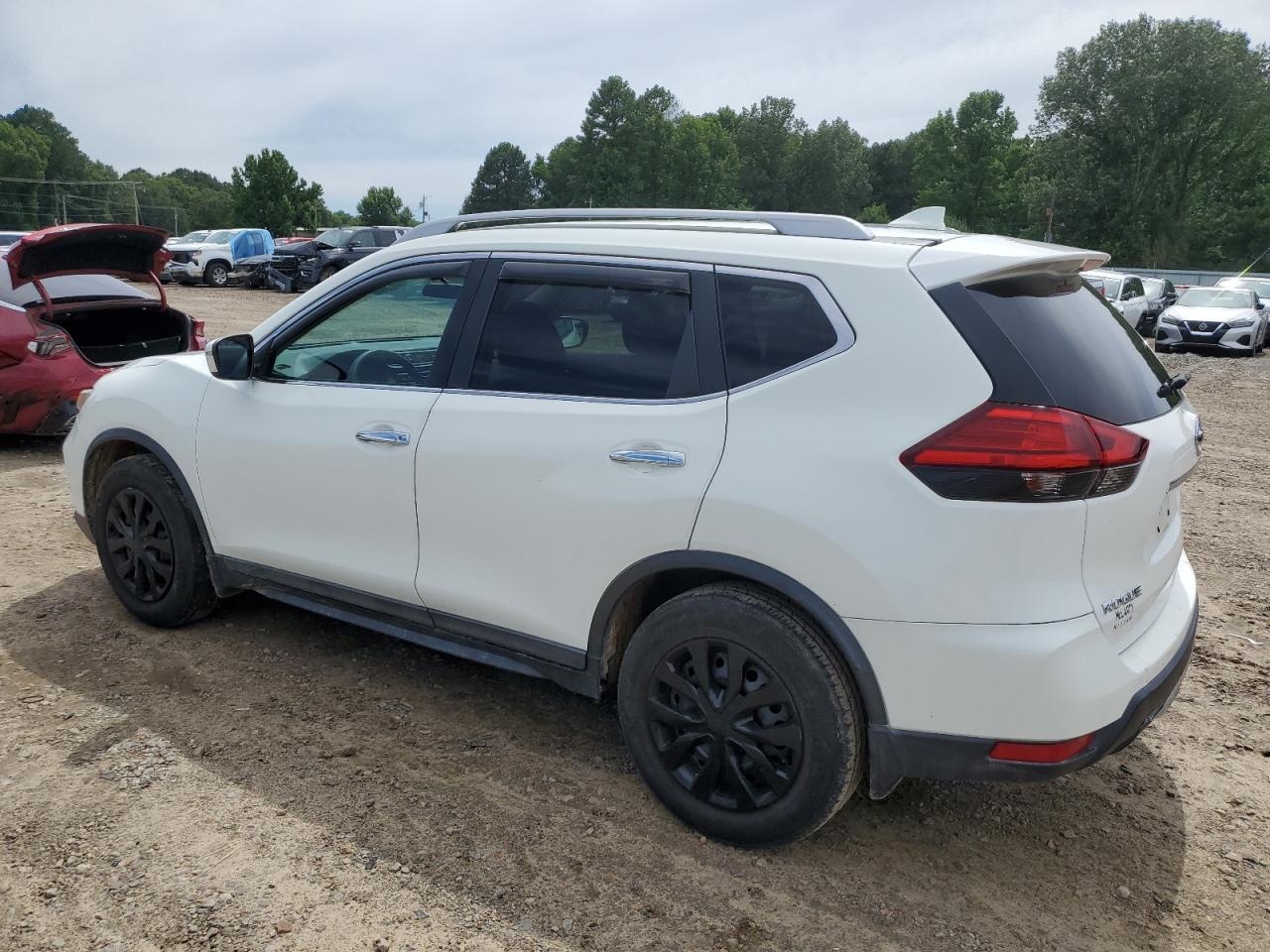 5N1AT2MT5HC835917 2017 NISSAN ROGUE - Image 2