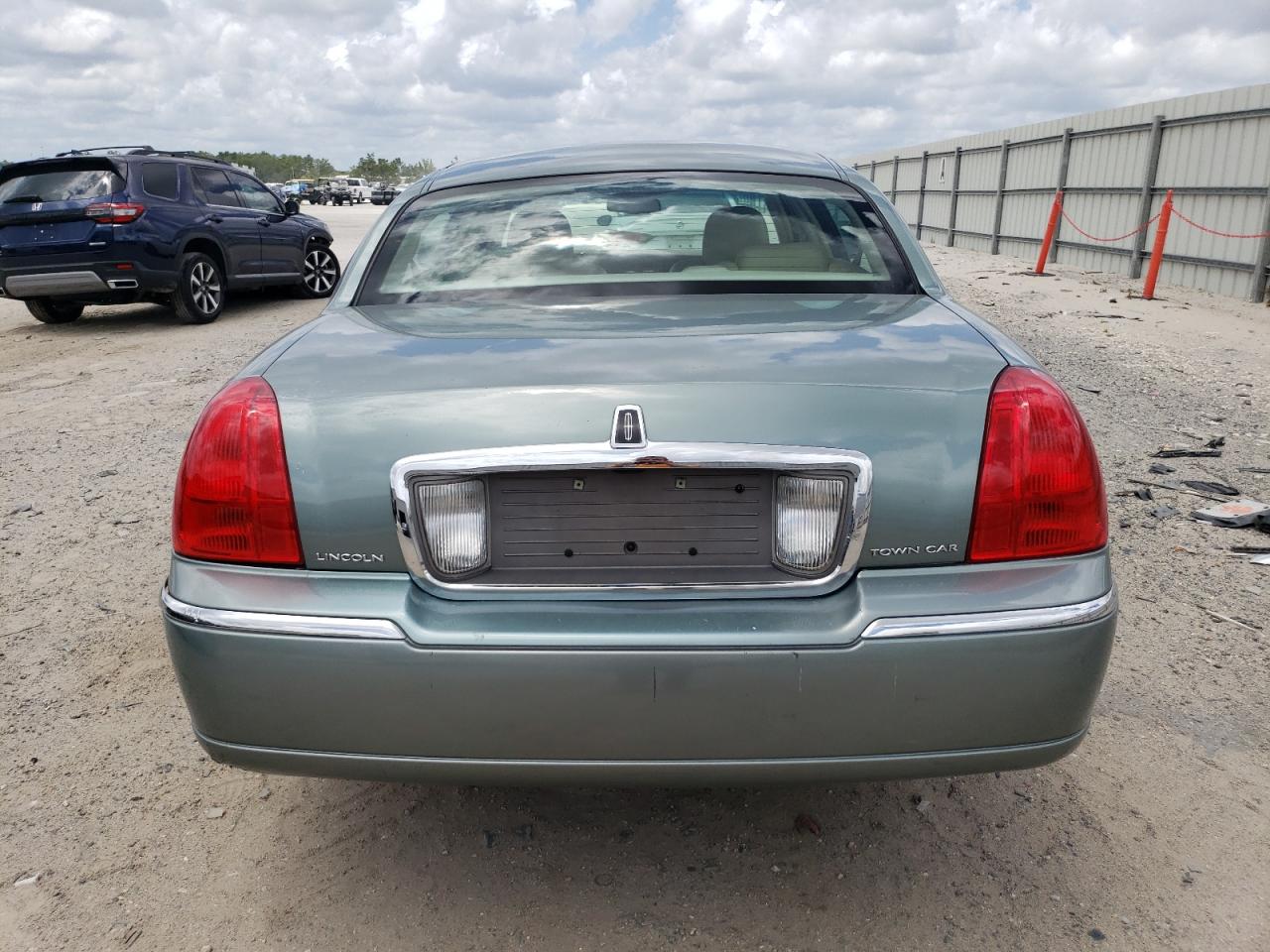 2006 Lincoln Town Car Signature Long Wheelbase VIN: 1LNHM85V36Y618378 Lot: 59410634