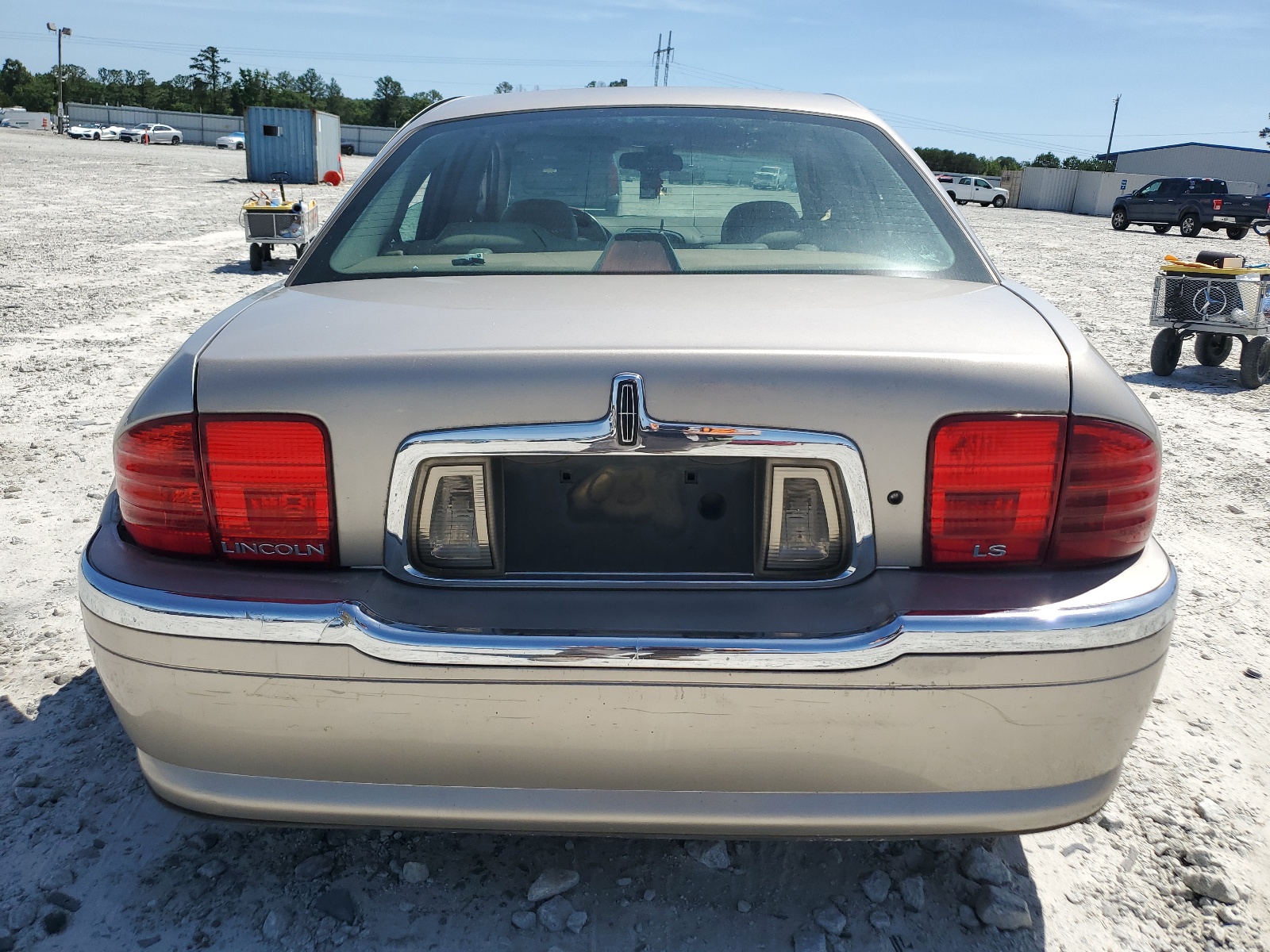 1LNHM86S72Y713038 2002 Lincoln Ls