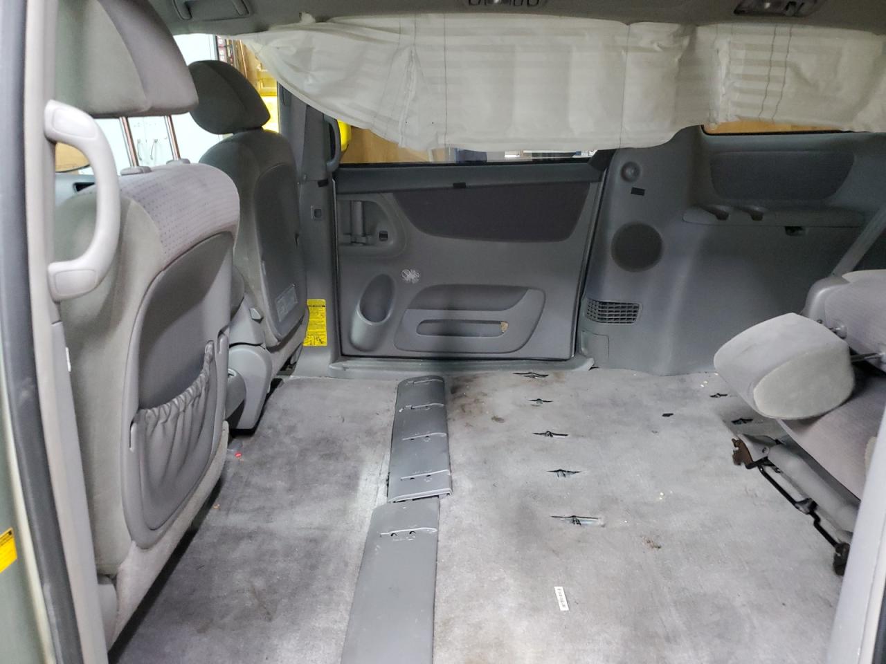 2006 Toyota Sienna - Image 11