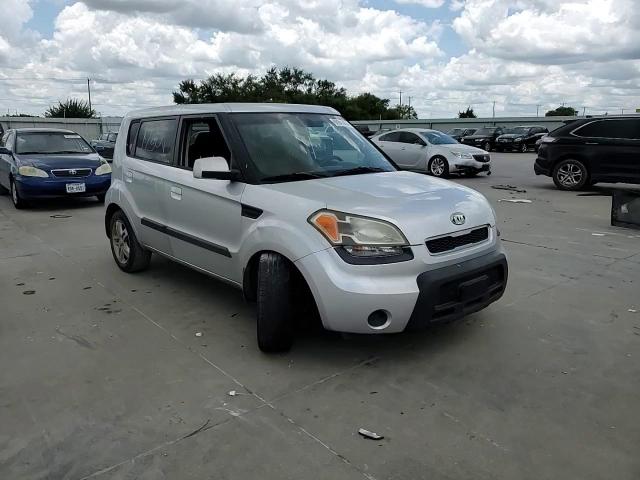 2010 Kia Soul + VIN: KNDJT2A25A7103382 Lot: 60941464