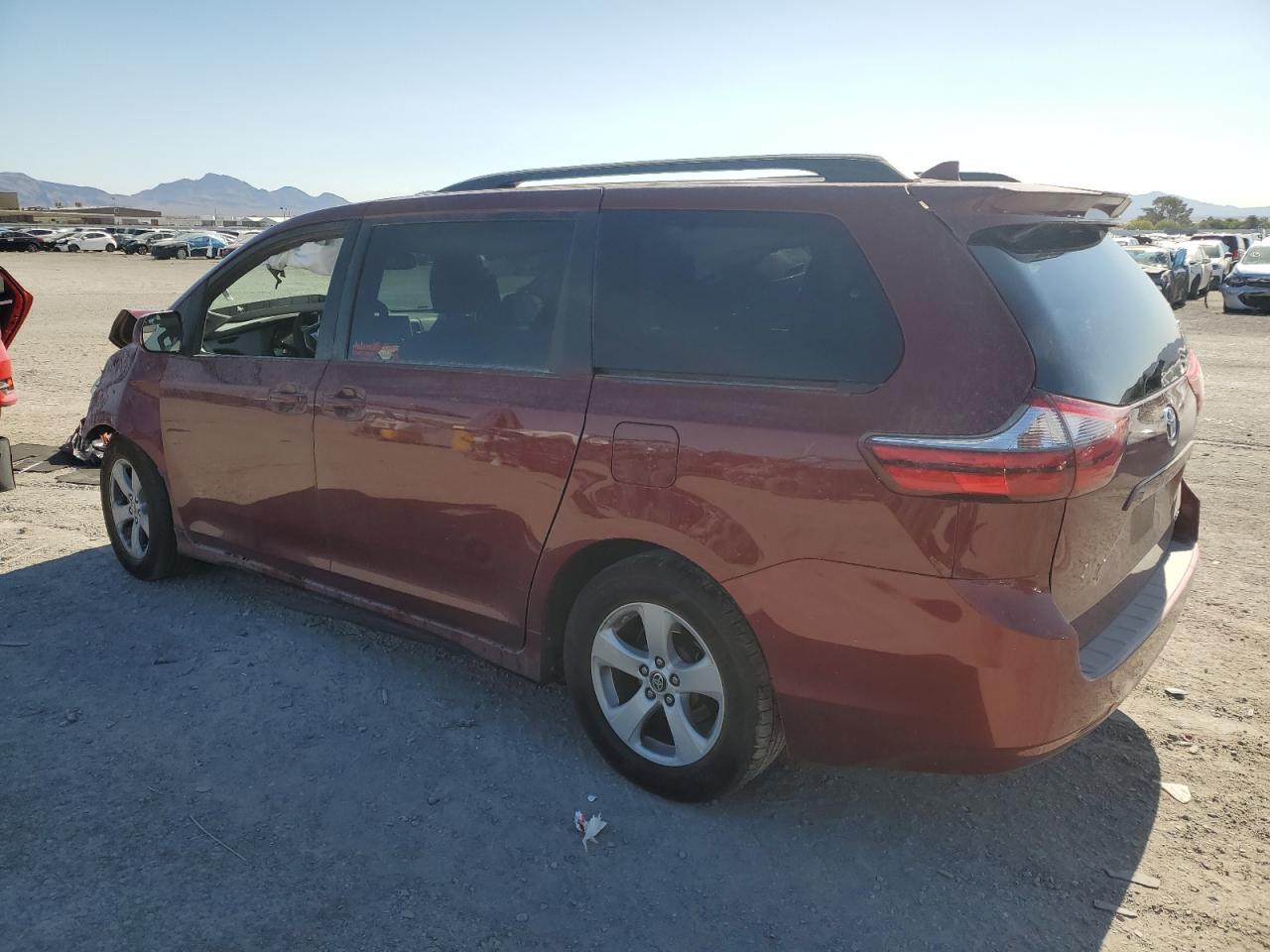 5TDKZ3DC6LS067966 2020 TOYOTA SIENNA - Image 2