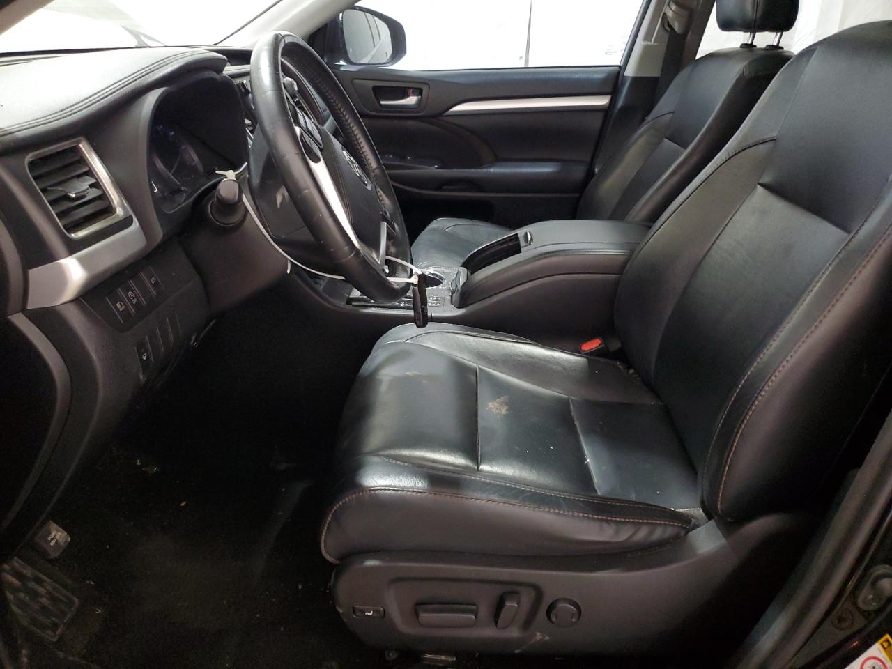 2018 Toyota Highlander Se VIN: 5TDJZRFHXJS876407 Lot: 58671434