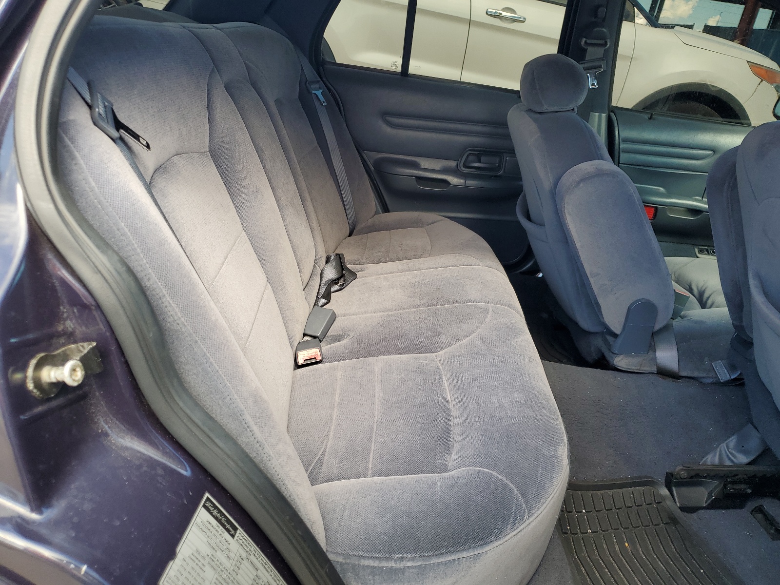 2FAFP74W51X194143 2001 Ford Crown Victoria Lx