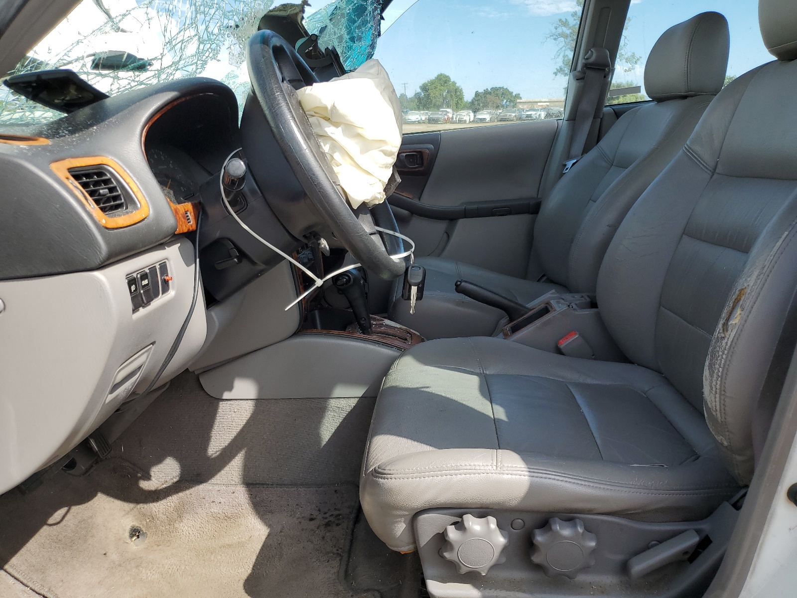 JF1SF6352YH729203 2000 Subaru Forester L