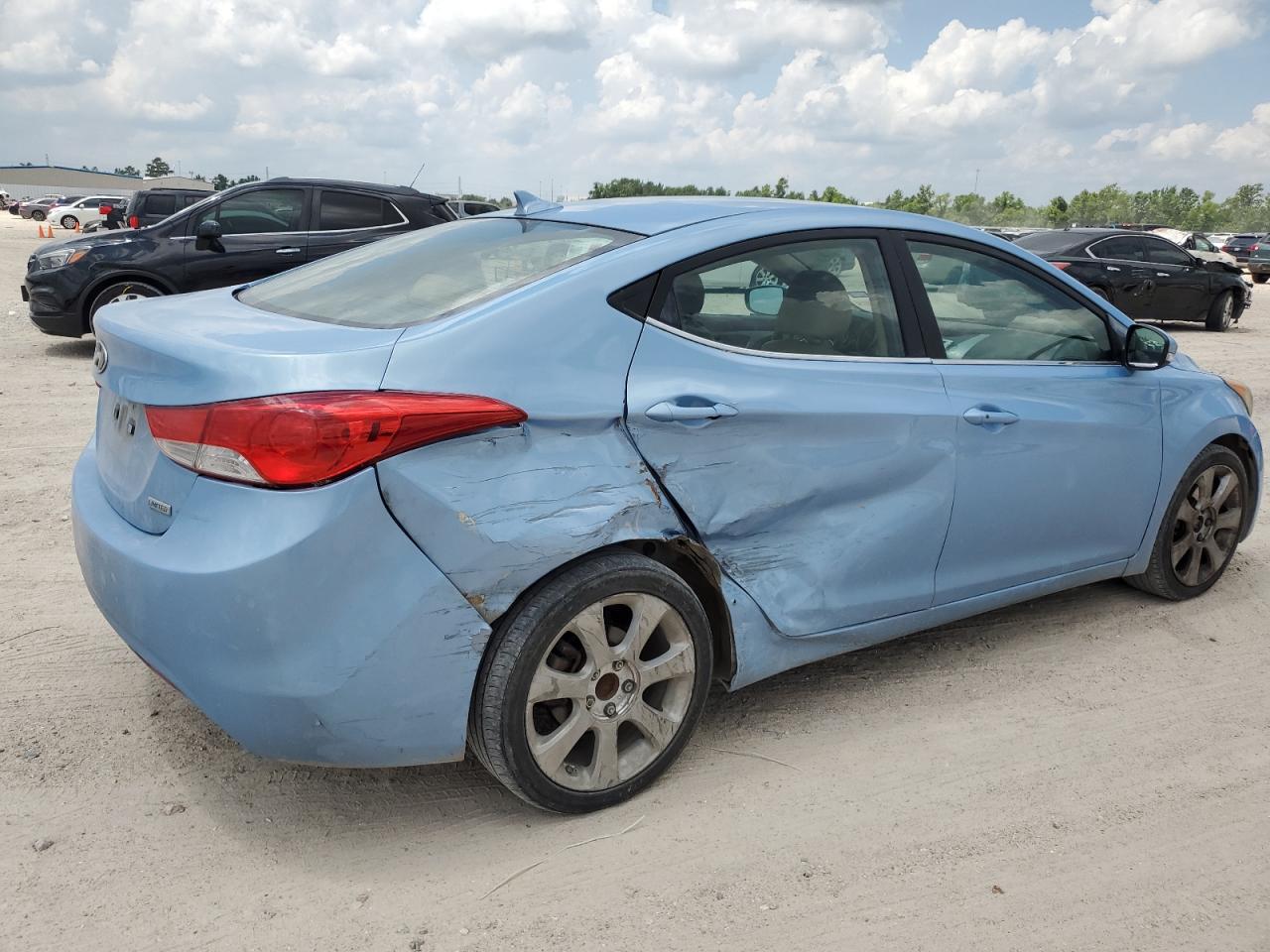 2012 Hyundai Elantra - Image 3